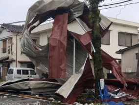 台风姗姗袭击日本造成三人死亡